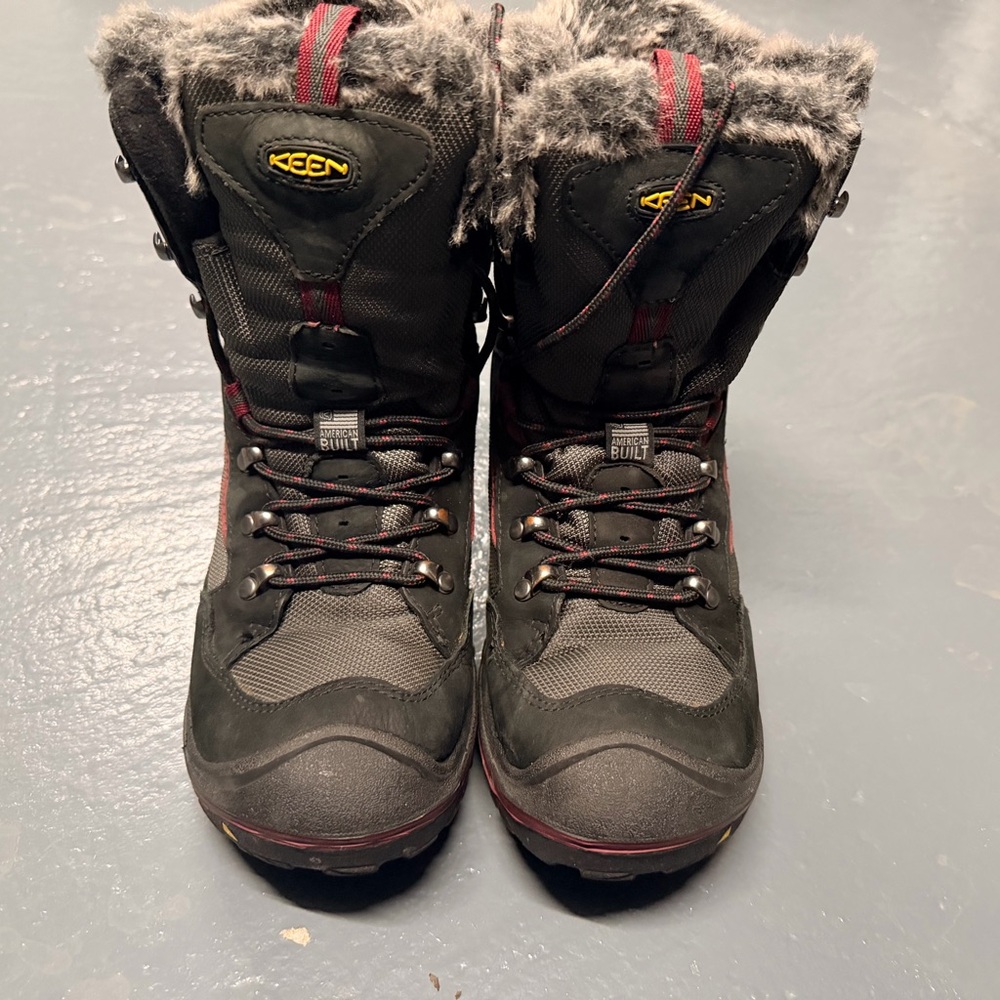 Keen Black Boots with Plush Fur Lining